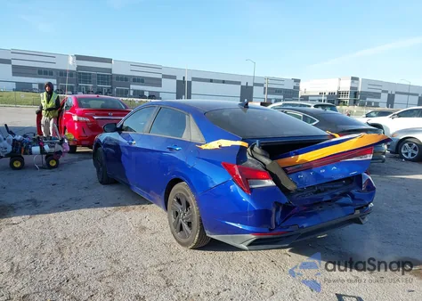 2022 Hyundai Elantra Sel z USA, uszkodzony, nr VIN 5NPLS4AG8NH068566